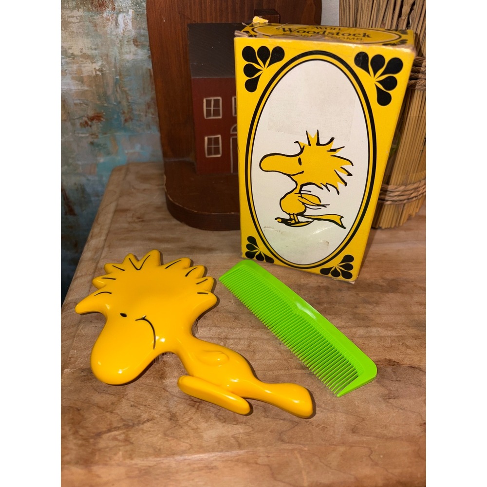 Vintage Avon Woodstock Peanuts Hair Brush and Comb Set with Original Box 1965
